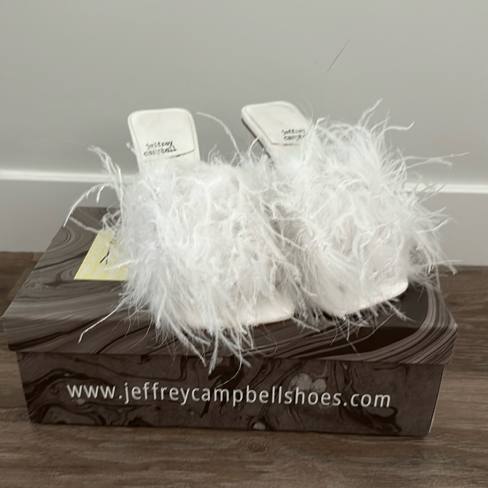 Jeffrey Campbell white heel with feather size 6. Was worn ones.
